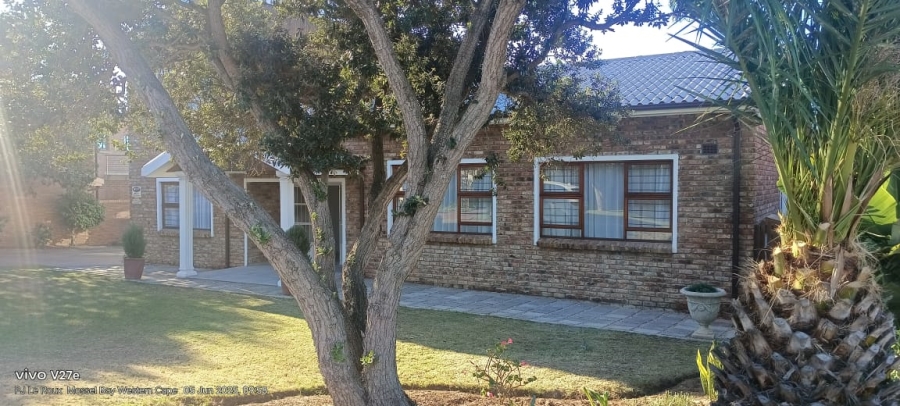 5 Bedroom Property for Sale in Bayview Western Cape